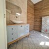 ארון אמבטיה ליאו לבן עם משטח בוצ'ר